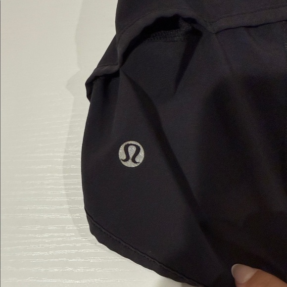 lululemon athletica speed up 2.5 low rise  Black Women's Athletic Shorts - Picture 3 of 4